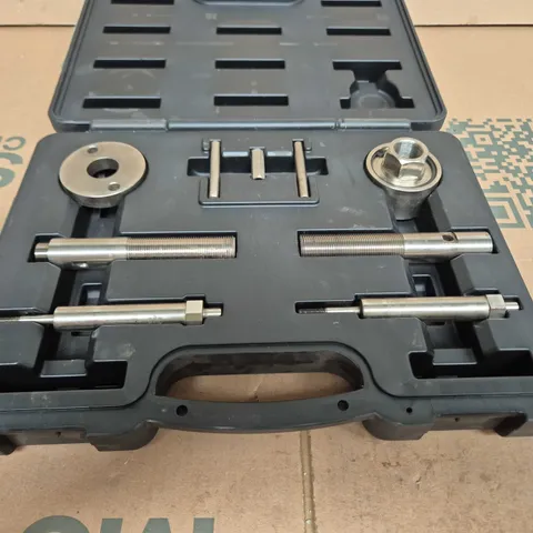 RENAULT VEHICLE TOOLS KIT IN PLASTIC CASE β 1966 (RENAULT GROUP)