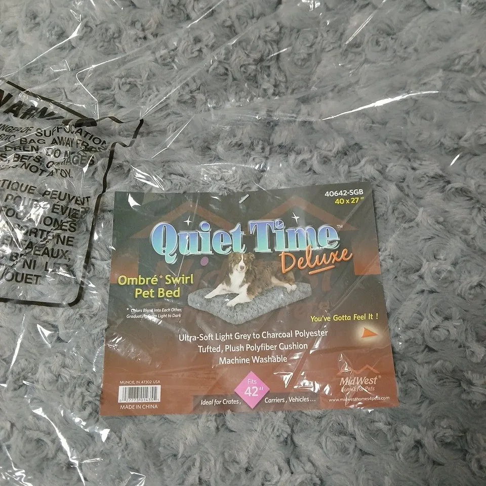 QUIETTIME DELUXE OMBRÉ SWIRL PET BED – GREY, 42" 