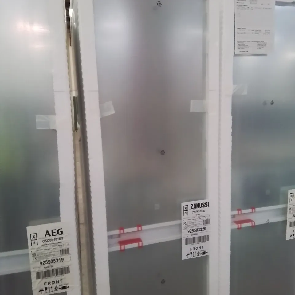 ZANUSSI SERIES 40 INTEGRATED FRIDGE FREEZER WHITE Model ZNFN18ES3 RRP £559