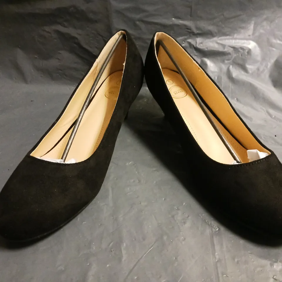 BOXED PAIR OF GOLDEN BEADS LOW HEEL SHOES IN BLACK SIZE 10