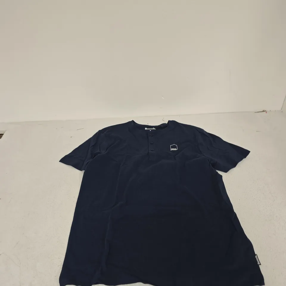 BENCH. NAVY POLO SHIRT – UK M (M)