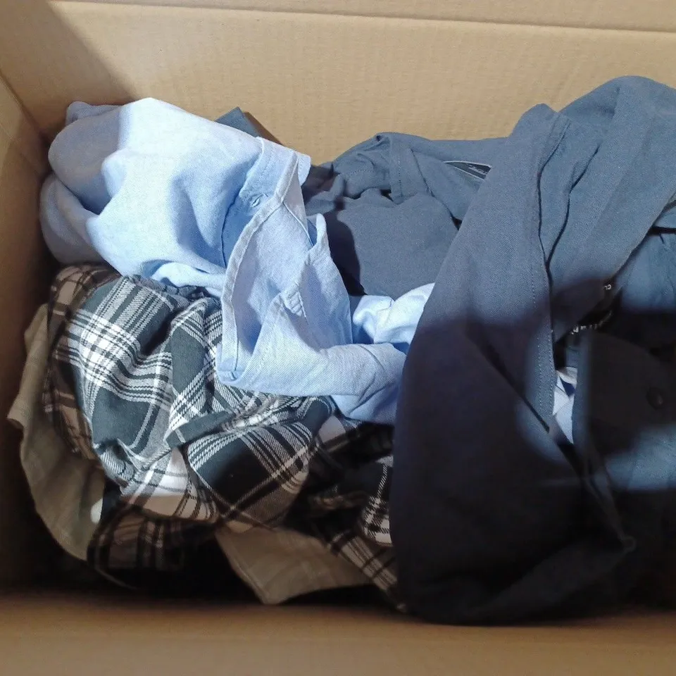 BOX OF APPROX. 10 ASSORTED CLOTHING ITEMS TO INCLUDE - FIRETRAP