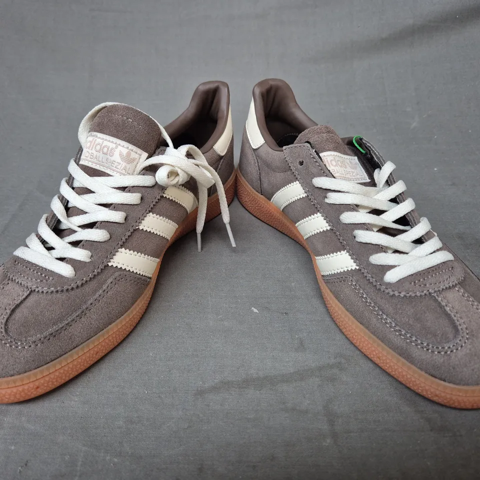 PAIR OF ADIDAS HANDBALL SPEZIAL SHOES IN TAUPE/WHITE UK SIZE 6