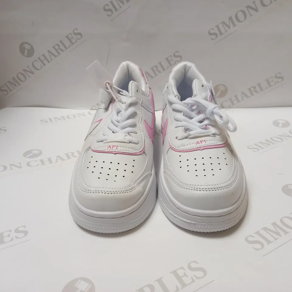 NIKE AIR FORCE 1 PINK AND WHITE 6.5