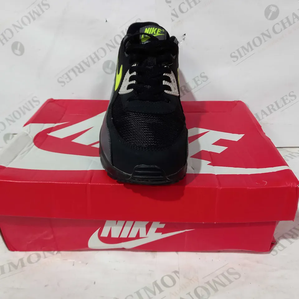 BOXED PAIR OF NIKE AIR MAX IN BLACK/NEON GREEN UK SIZE 9