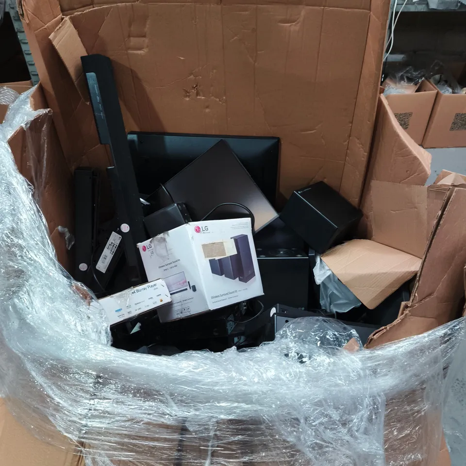 PALLET CONTAINING LARGE QUANTITY OF BROKEN / DAMAGED COMPUTER PARTS AND ACCESSORIES 