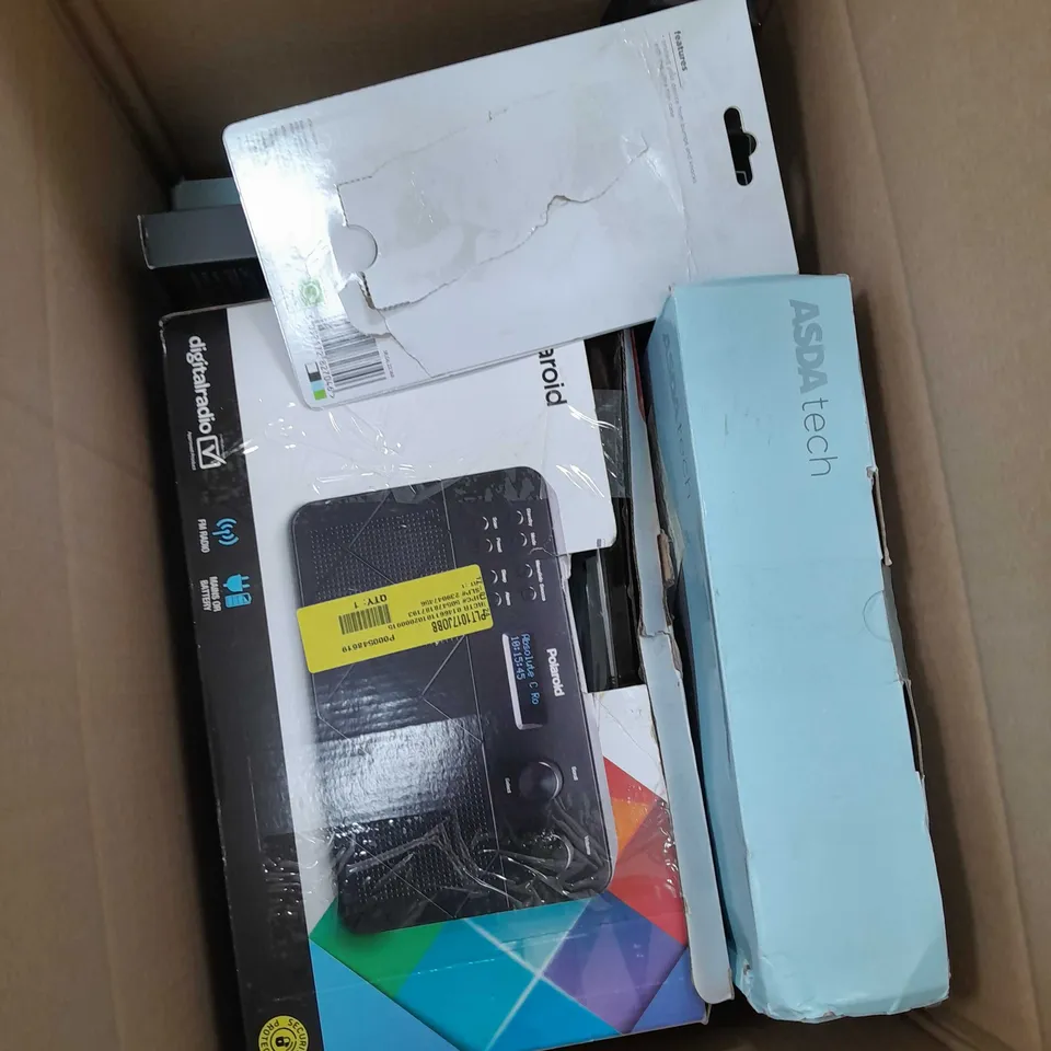 BOX OF APPROXIMATELY 15 ASSORTED ITEMS TO INCLUDE RADIO, LAPTOP STAND, EARPHONES ETC