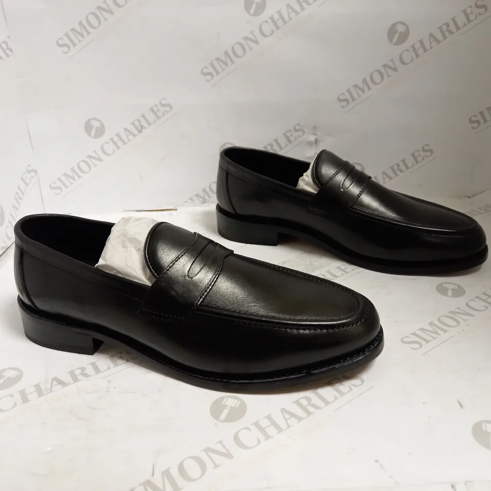 SAMUEL WINDSOR UK 9.5 BLACK LEATHER SHOES 