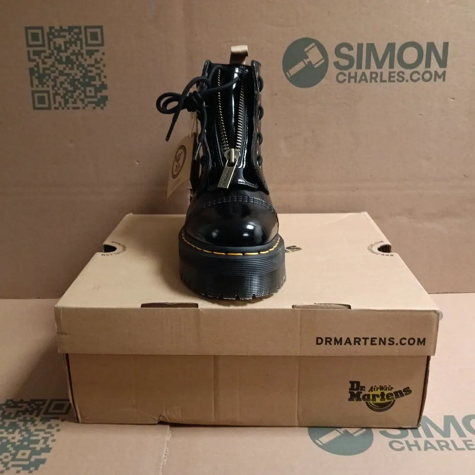 BOXED PAIR OF DR MARTENS VEGAN SINCLAIR BOOTS IN BLACK SIZE UK 5