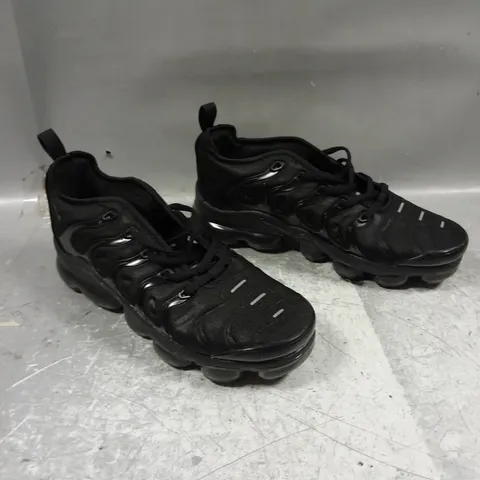 UNBOXED PAIR OF NIKE AIR VAPOR MAX PLUS ALL BLACK UK 8.5