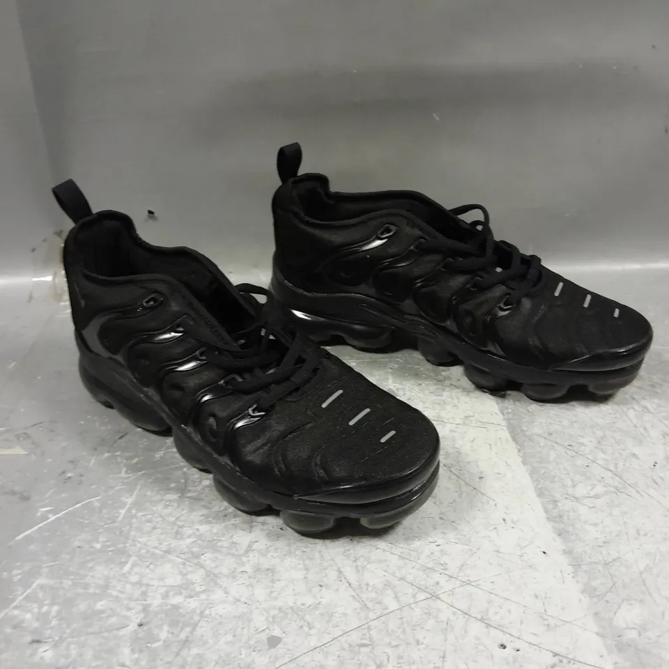 UNBOXED PAIR OF NIKE AIR VAPOR MAX PLUS ALL BLACK UK 8.5