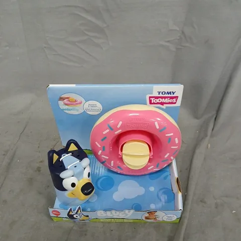 BOX OF APPROXIMATELY 15 ASSORTED ITEMS TO INCLUDE: BLUEY TOY AND ICONIC SCULPTED COLLECTION