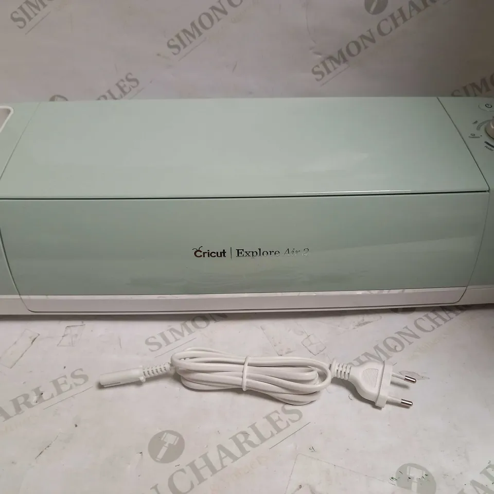 CRICUT EXPLORE AIR 2 CUTTING MACHINE