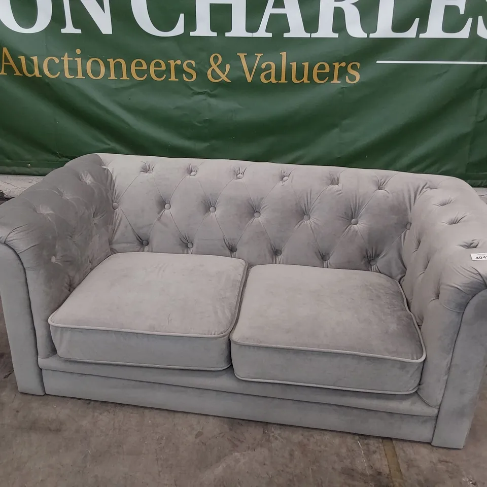DESIGNER WALLASEY TWO SEATER CHESTERFIELD SOFA SILVER PLUSH FABRIC 