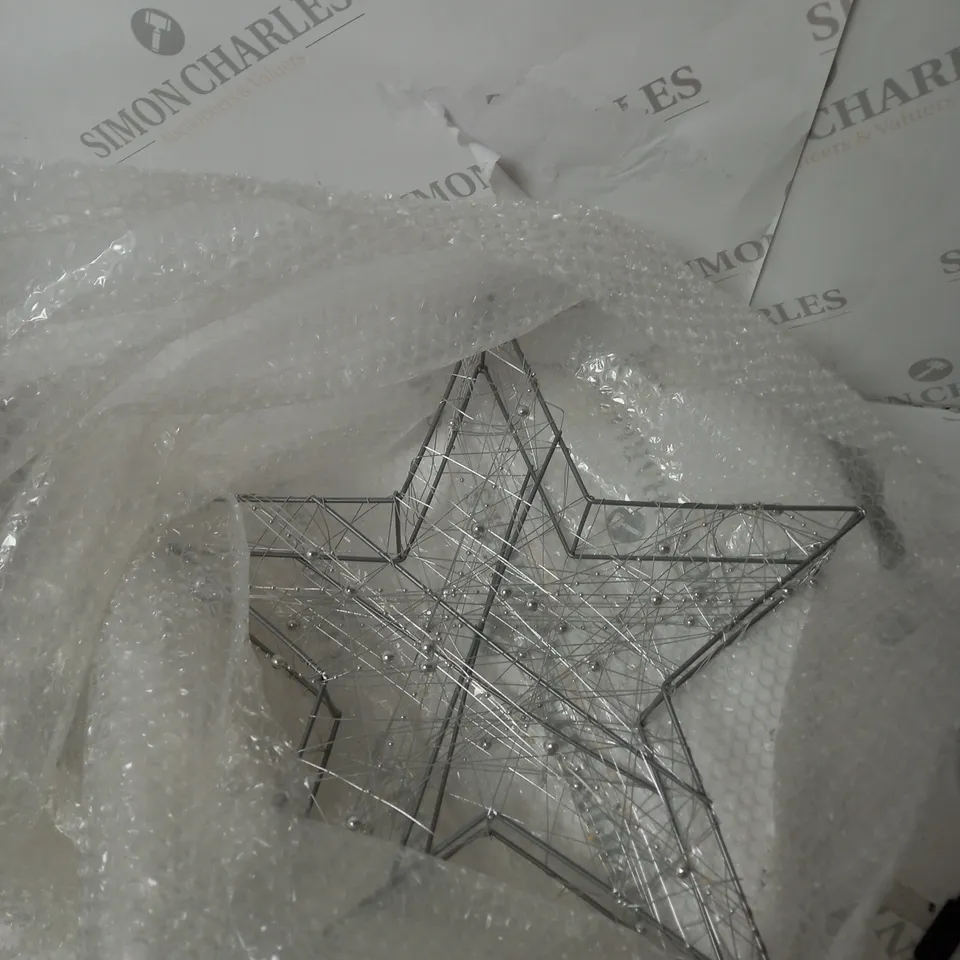 SET OF 2 LIGHT UP STAR ROOM DECORATIONS RRP £32.99