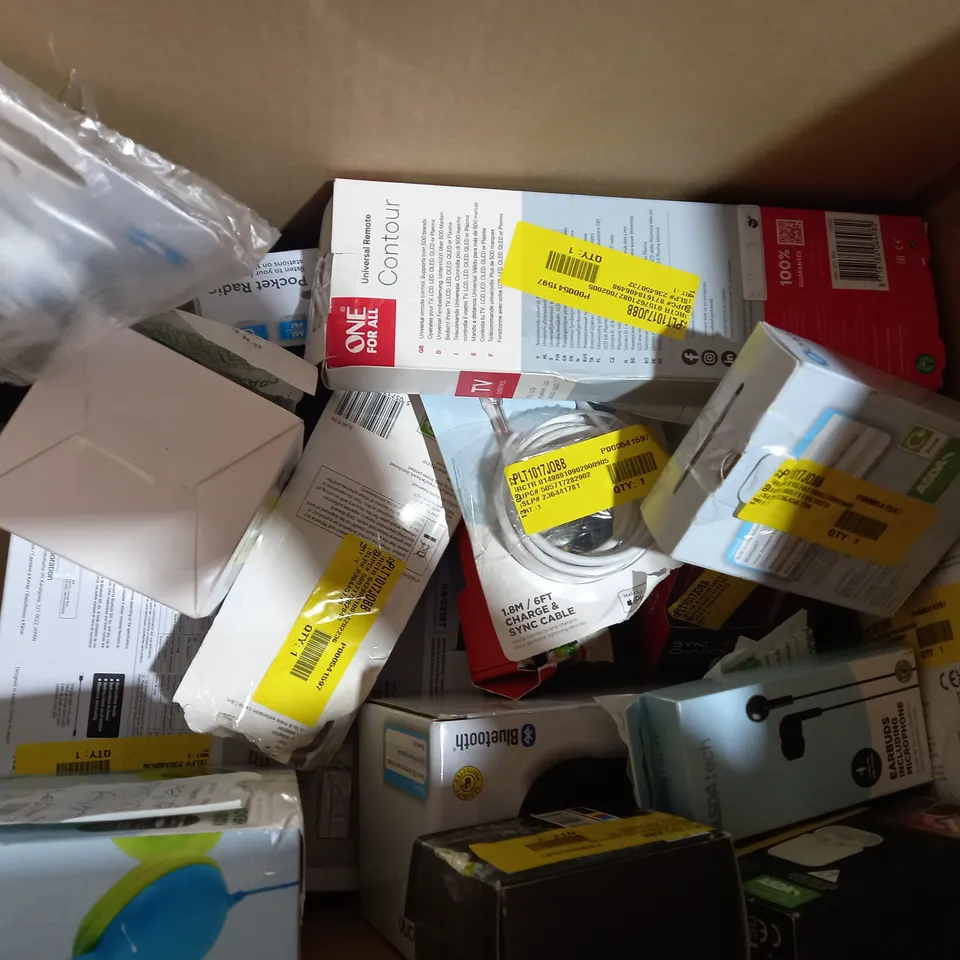 LOT OF APPROXIMATELY 20 ASSORTED HOUSEHOLD ITEMS TO INCLUDE MIXX RX1 WIRELESS HEADPHONES, MIXX CHARGESPOT WIRELESS CHARGER, TP-LINK WI-FI RANGE EXTENDER, ETC