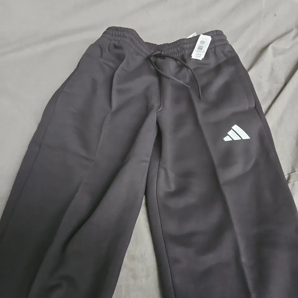 ADIDAS BLACK TRACK PANTS – UK SIZE S