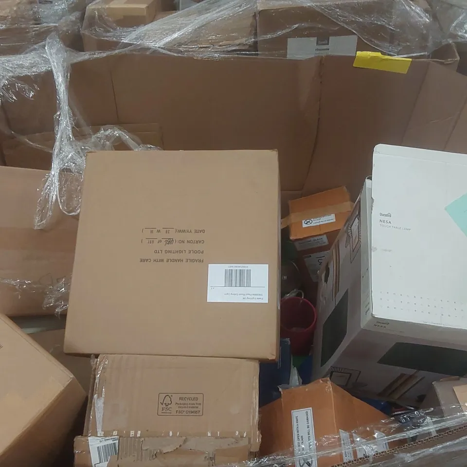 PALLET CONTAINING A VERY LARGE QUANTITY OF ASSORTED DESIGNER LIGHTING PRODUCTS INCLUDING: PHILIPS CEILING LIGHT, TOBIAS PENDANT, JELLY TABLE LAMP ECT