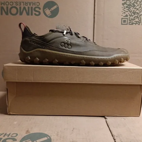BOXED PAIR OF VIVO BAREFOOT TRACKER LEATHER AT LOW II SHOES IN BROWN SIZE UK 11