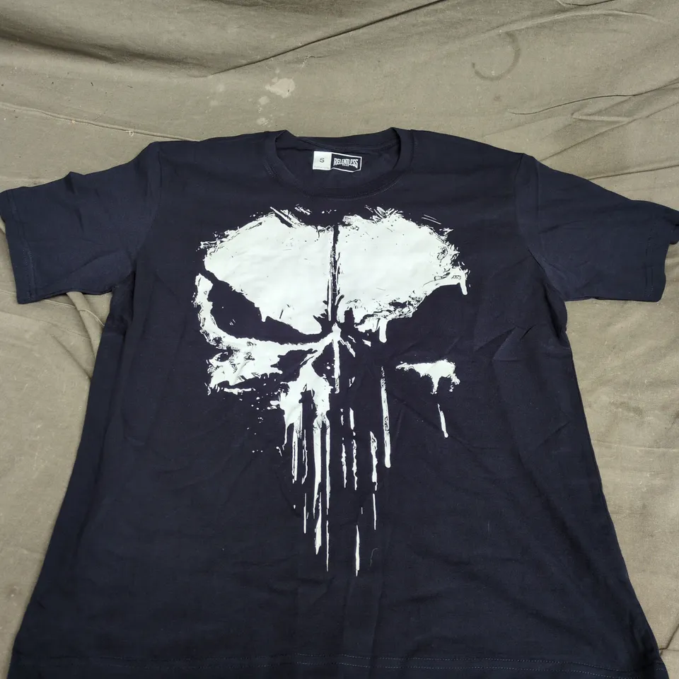 RELENTLESS GEAR PREMIUM FIT TEE – NAVY T-SHIRT WITH WHITE SKULL GRAPHIC, UK SIZE S