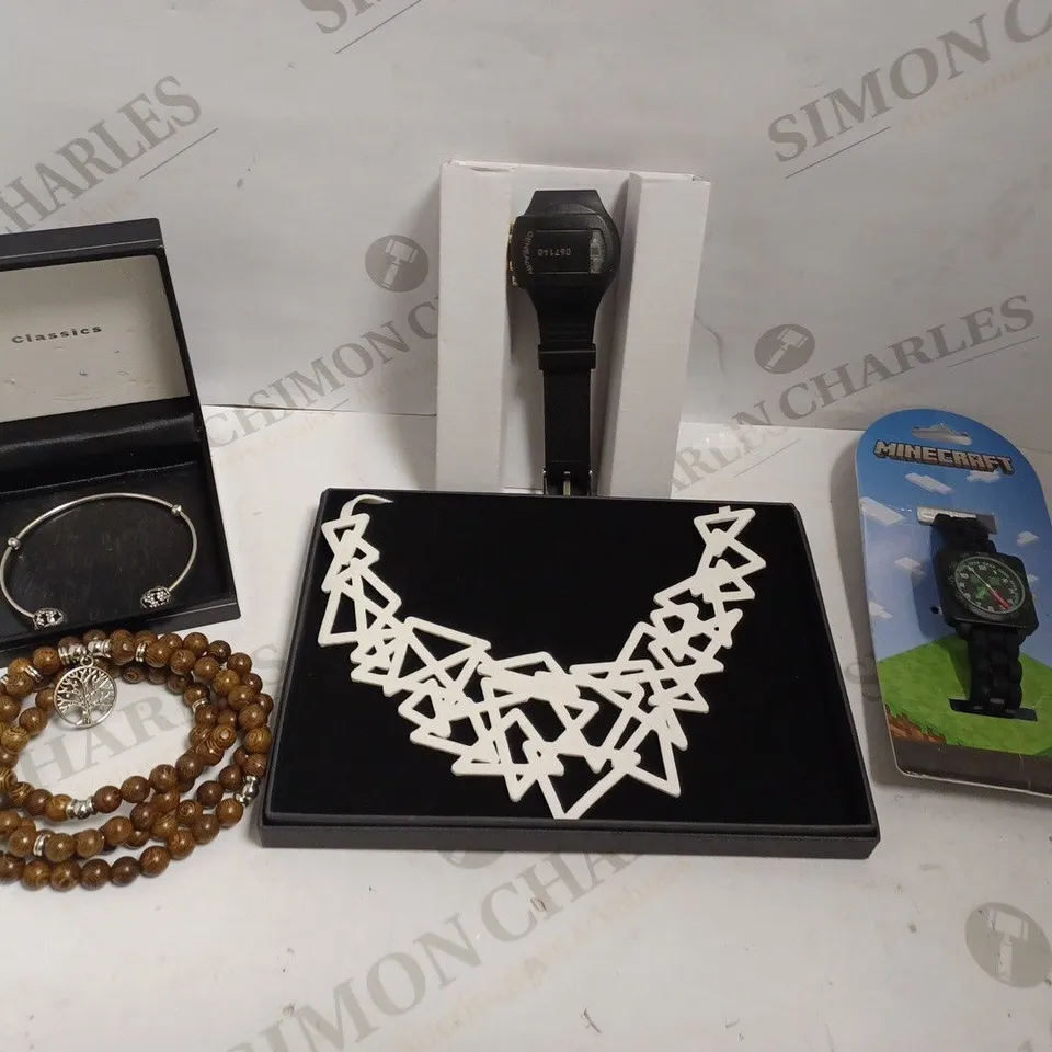 BOX OF APPROX 20 ASSORTED COSTUME JEWELLERY ITEMS