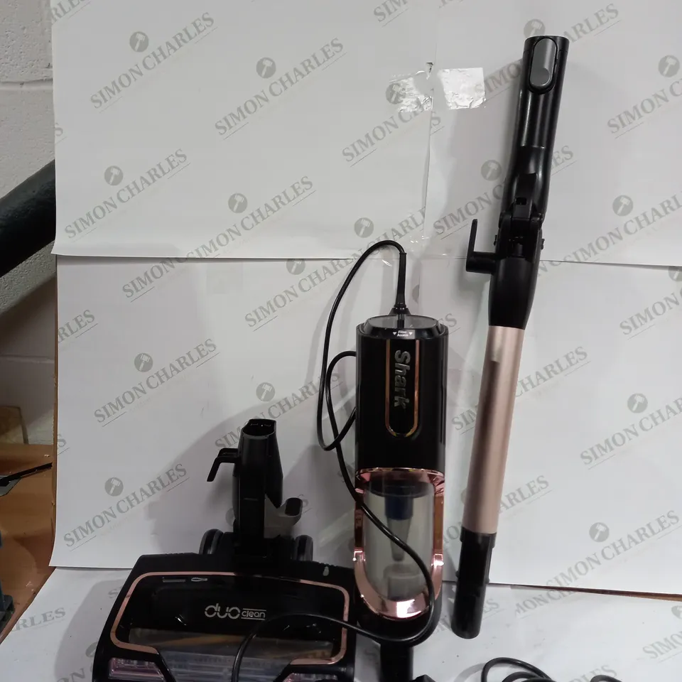 SHARK STRATOS ANTI HAIR WRAP PET PRO VACUUM CLEANER