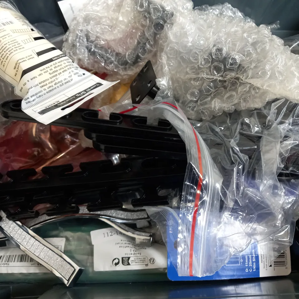 BOX OF APPROX 22 ASSORTED ITEMS TO INCLUDE - CARD MACHINE PAPER - DOG LEAD - SUIT CASE SCALES ECT