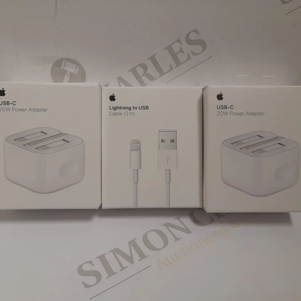 LOT OF 3 ASSORTED ELECTRIAL ITEMS TO INCLUDE 2 X 20W USB-C POWER ADAPTER & 1 X APPLE LIGHTNING TO USB CABLE RRP £73
