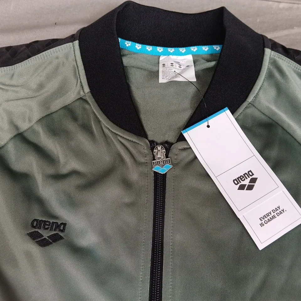 ARENA RELAX TEAM JACKET IN SAGE - UK L