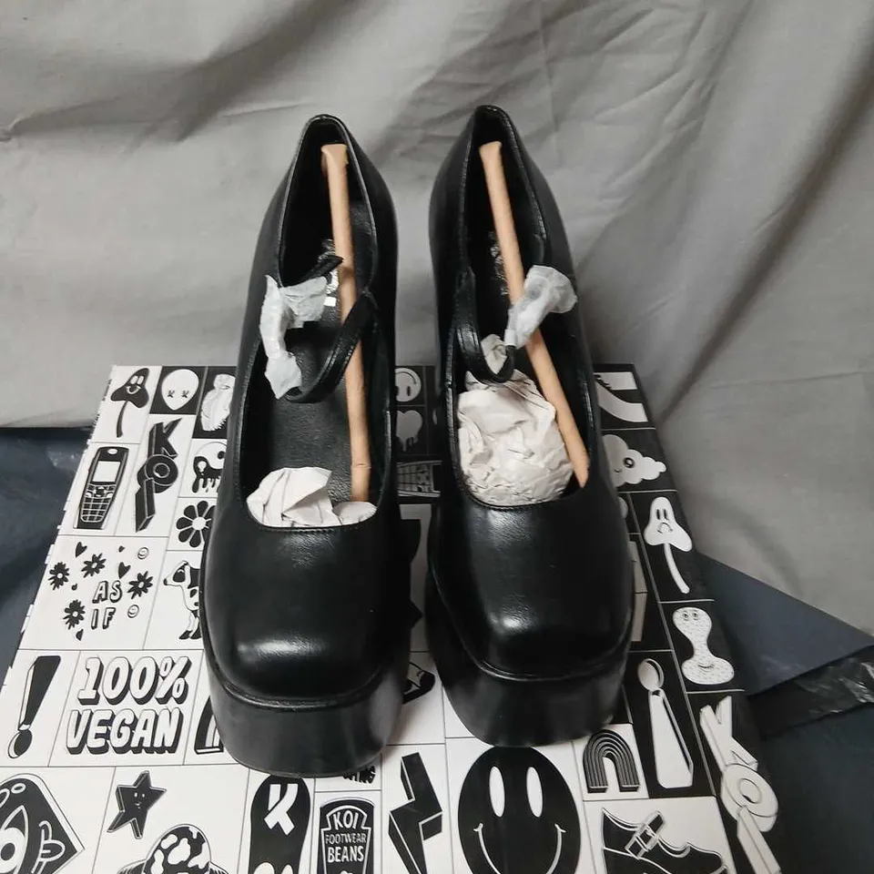 BOXED PAIR OF KOI DARKBLOOM BLACK PLATFORM HEELS SIZE UK 3