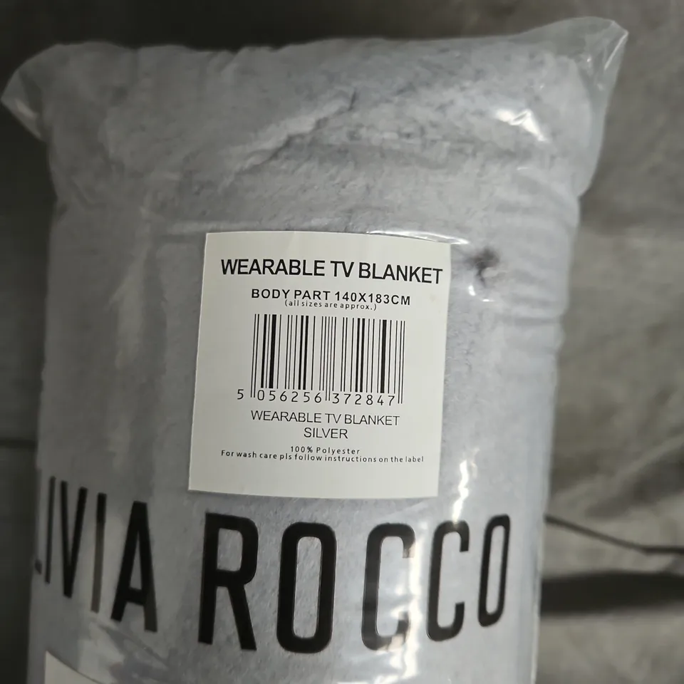 BAGGED OLIVIA ROCCO WEARABLE TV BLANKET – SILVER, 140 X 183 CM