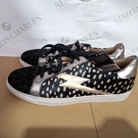 BOXED PAIR OF FAUX SUEDE TRAINERS SIZE 6.5