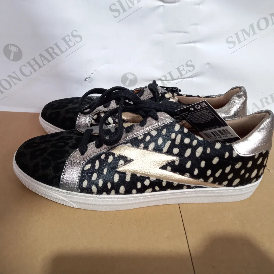 BOXED PAIR OF FAUX SUEDE TRAINERS SIZE 6.5