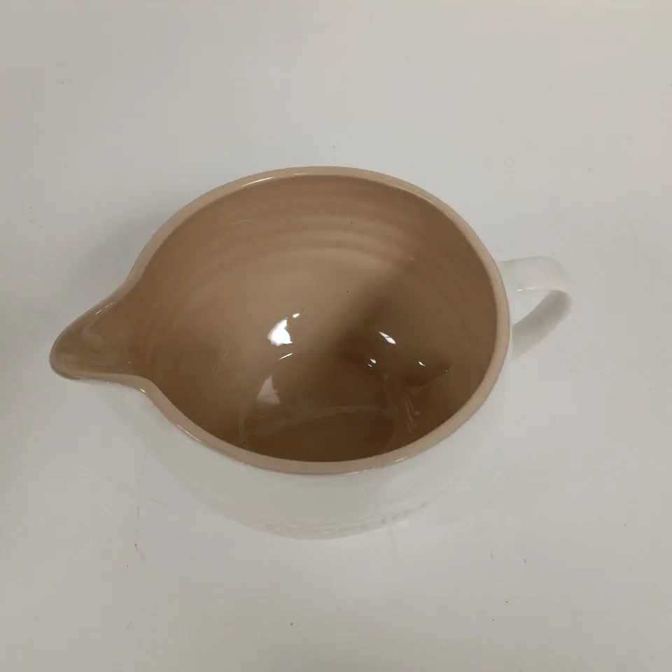 LE CREUSET OVERSIZES JUG - WHITE