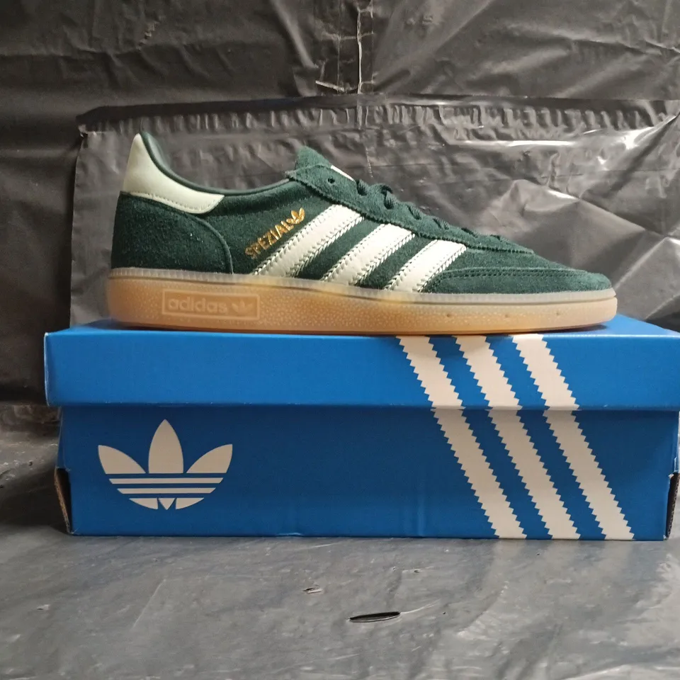 BOXED PAIR OF ADIDAS HANDBALL SPEZIAL SHOES IN GREEN SIZE UK 8