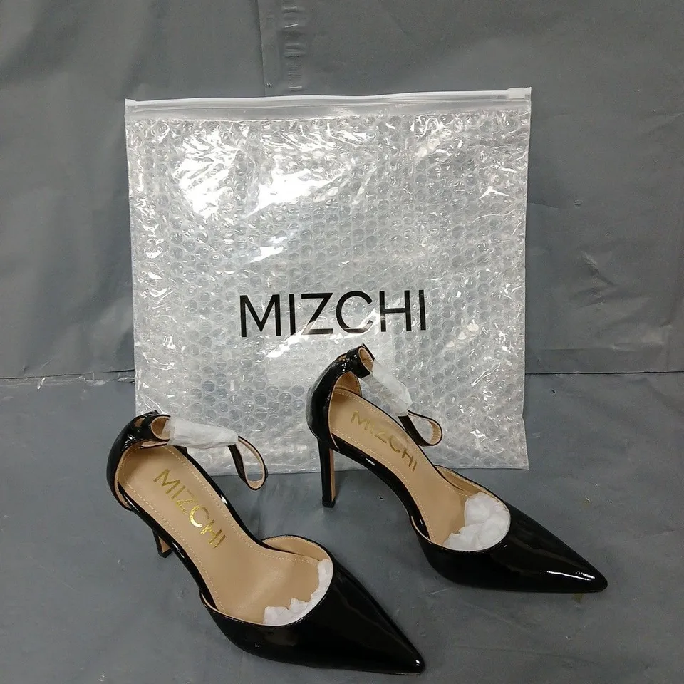 BAGGED PAIR OF MIZCHI BIANCA BLACK ANKLE STRAP PUMP UK 1 