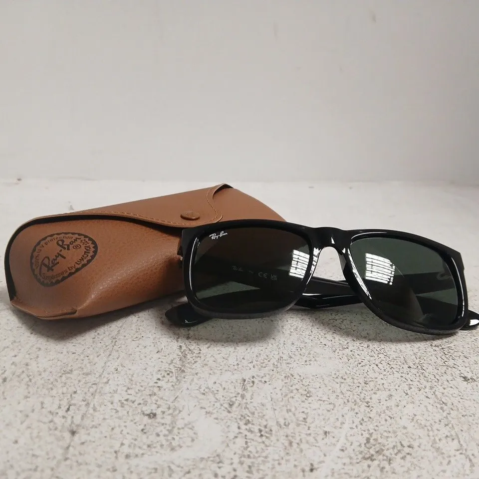 RAY-BAN JUSTIN SUNGLASSES ORB4165 – BLACK FRAME, DARK GREEN LENSES