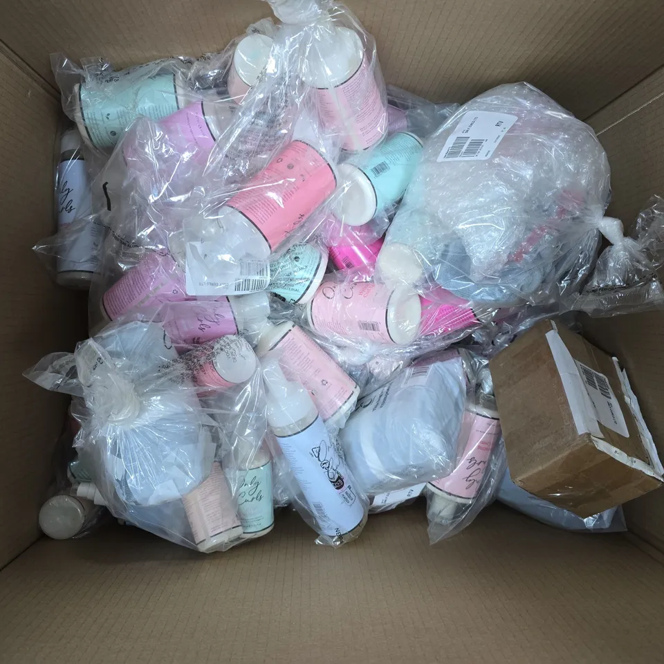 APPROXIMATELY 20 ASSORTED ONLY CURLS SETS TO INCLUDE THE JETS SET, CURL STYLE SET, CREME & MOUSSE DUO, ETC - COLLECTION ONLY