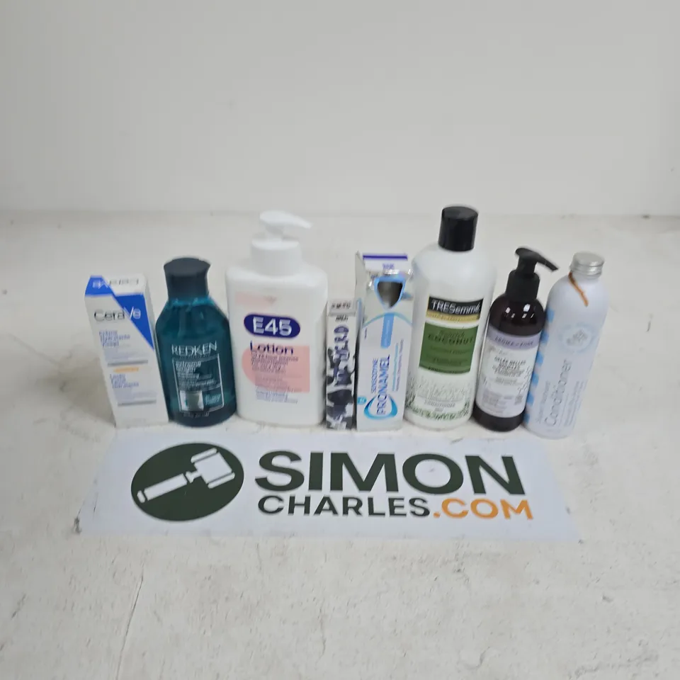 APPROXIMATELY 20 ASSORTED HEALTH & BEAUTY PRODUCTS TO INCLUDE TRESEMME CONDITIONER, CERAVE CREME, MADE BY MITCHELL SEEN NOT HERD, ETC - COLLECTION ONLY