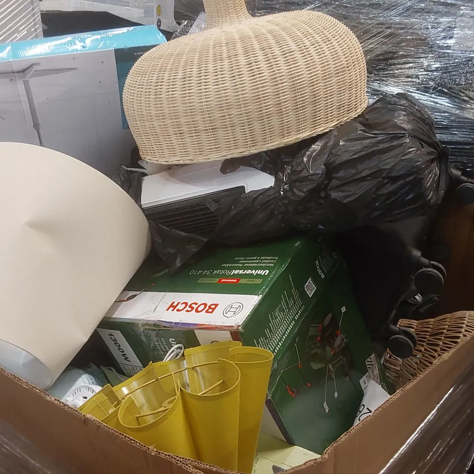 PALLET CONTAINING A VERY LARGE QUANTITY OF ASSORTED ITEMS INCLUDING: BOSCH LAWN MOWER, DAEWOO VACUUM CLEANER, FAN, LAMPSHADES, SUITCASE ECT
