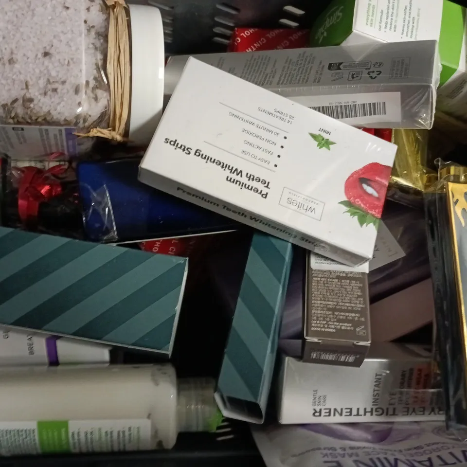 APPROXIMATELY 20 ASSORTED COSMETIC ITEMS TO INCLUDE HOEGOA, RITUALS, ETC - COLLECTION ONLY