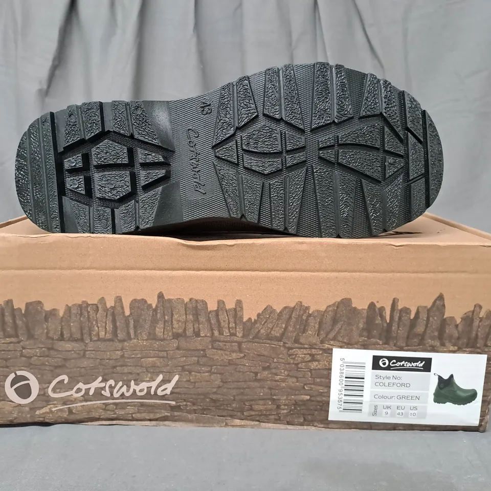 BOXED PAIR OF COTSWOLD WELLINGTON BOOTS IN GREEN UK SIZE 9