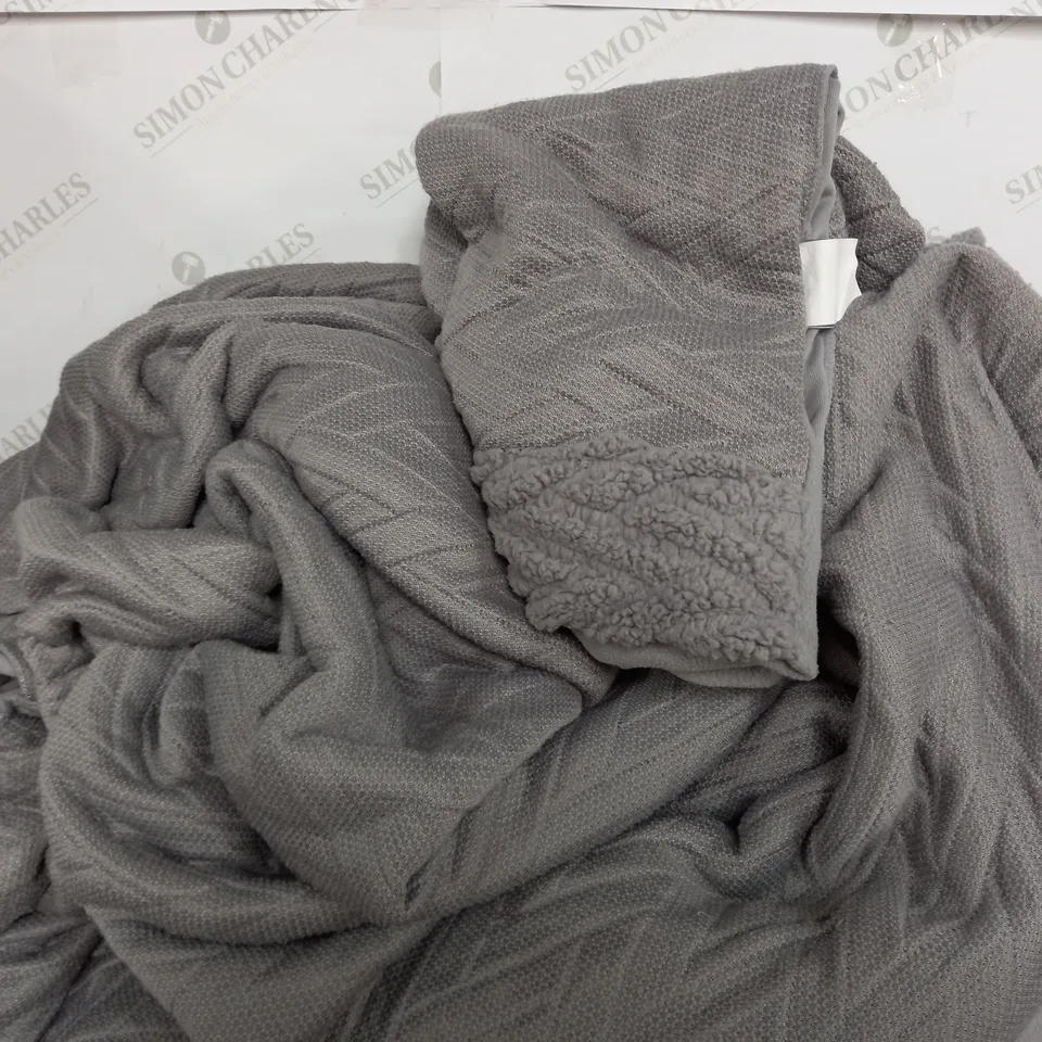 COZEE HOME EMBOSSED SHERPA DUVET SET KING SIZE