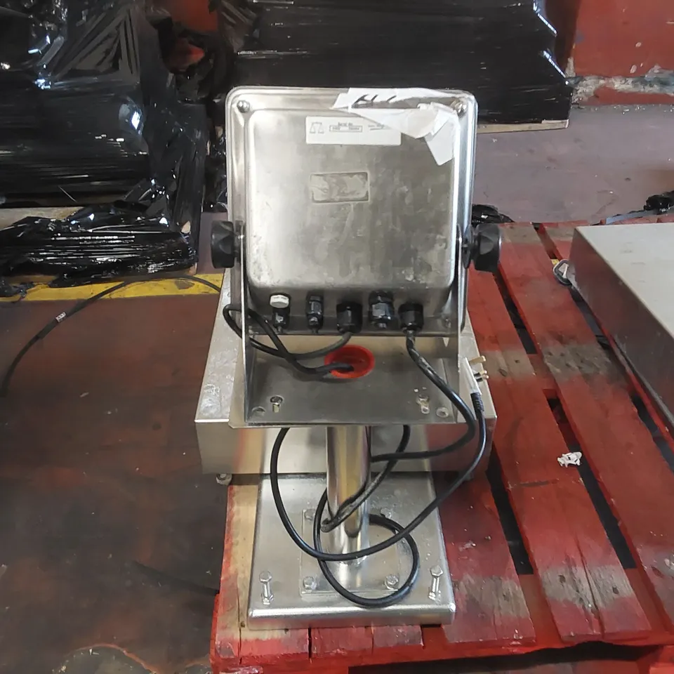 AVERY WEIGHT-TRONIX E1010 COMMERCIAL SCALE