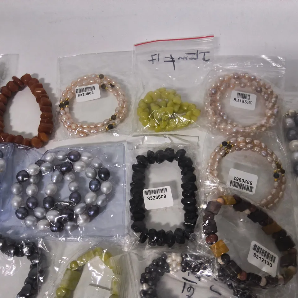 LOT OF 20 BRAND NEW FASHION BRACELETS IN VARIOUS STYLES AND SIZES