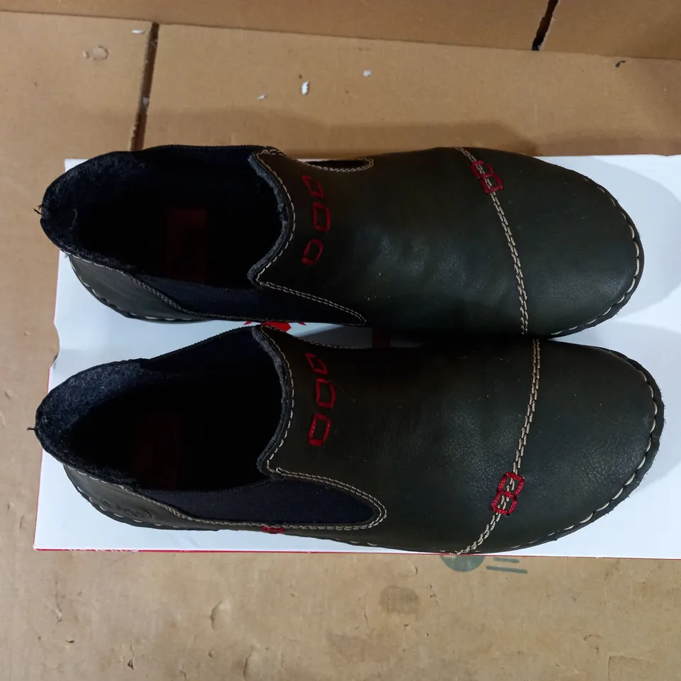RIEKER CHELSEA BOOTS SIZE 5
