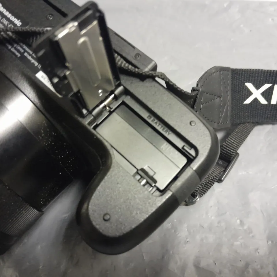 UNBOXED PANASONIX LUMIX DMS-FZ32000 CAMERA