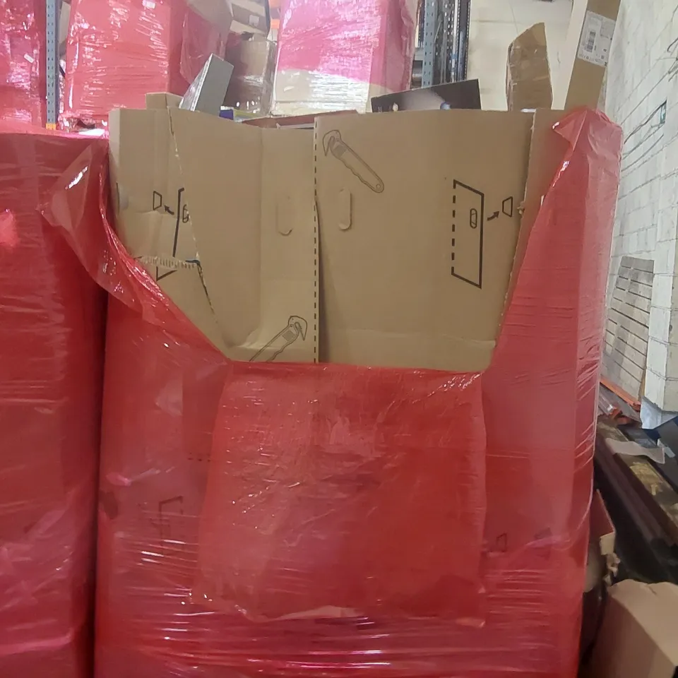PALLET OF ASSORTED HOUSEHOLD GOODS AND PRODUCTS TO INCLUDE: GOVEE UPLIGHTER FLOOR LAMP, STEAM CLEANER, TOY GUN, WOODEN EASEL, TOY STORY TOY ECT