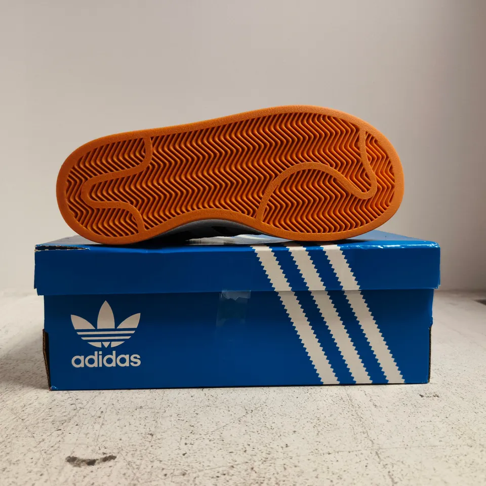 BOXED PAIR OF ADIDAS CAMPUS 00S TRAINERS IN BLACK/WHITE SIZE UK 2