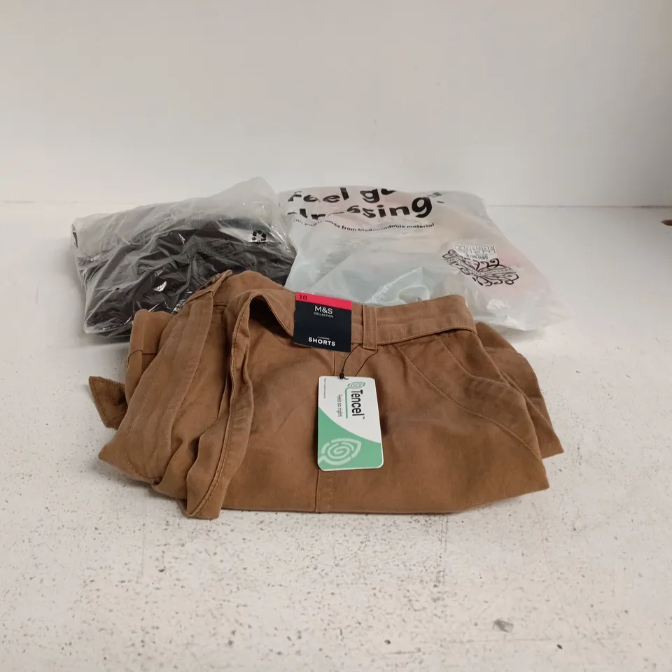 BOX OF APPROXIMATELY 25 ASSORTED CLOTHING ITEMS TO INCLUDE M&S CLOTHING, F&F CLOTHING ETC